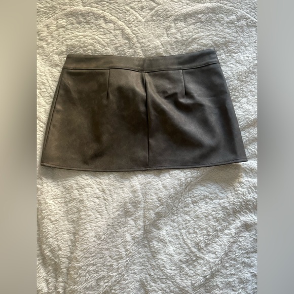 NWT Edikted Ziva Faux Leather Mini Skirt - Picture 3 of 5